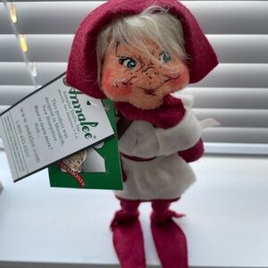 Annalee 9” Pilgrim Girl Elf Doll